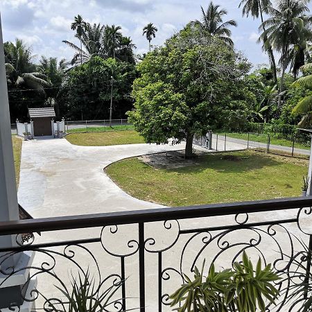 Darney'S Homestay Kg Bangau Tanjung Темерлох Экстерьер фото